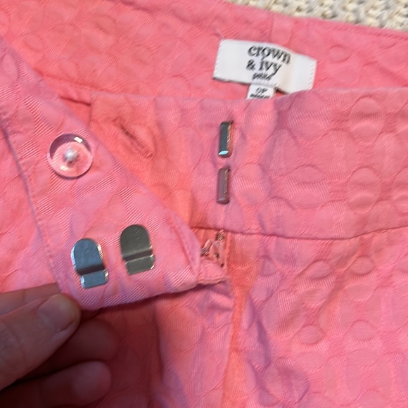 Crown and Ivy Pink Scalloped Shorts Size 0 petite - Picture 4 of 6